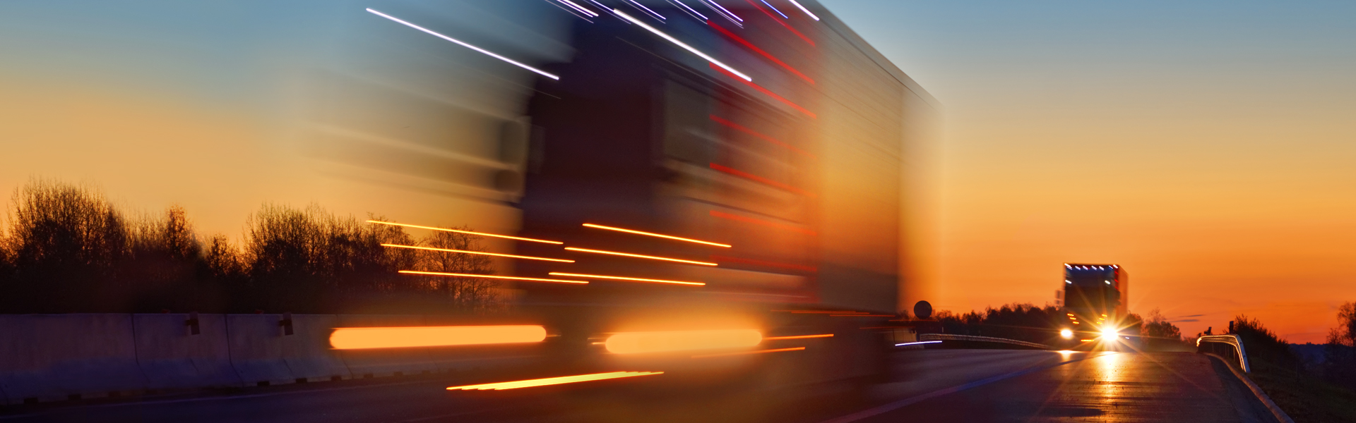 A truck during sunset stands for fuel efficiency of the Maxion Aerowwheel. 