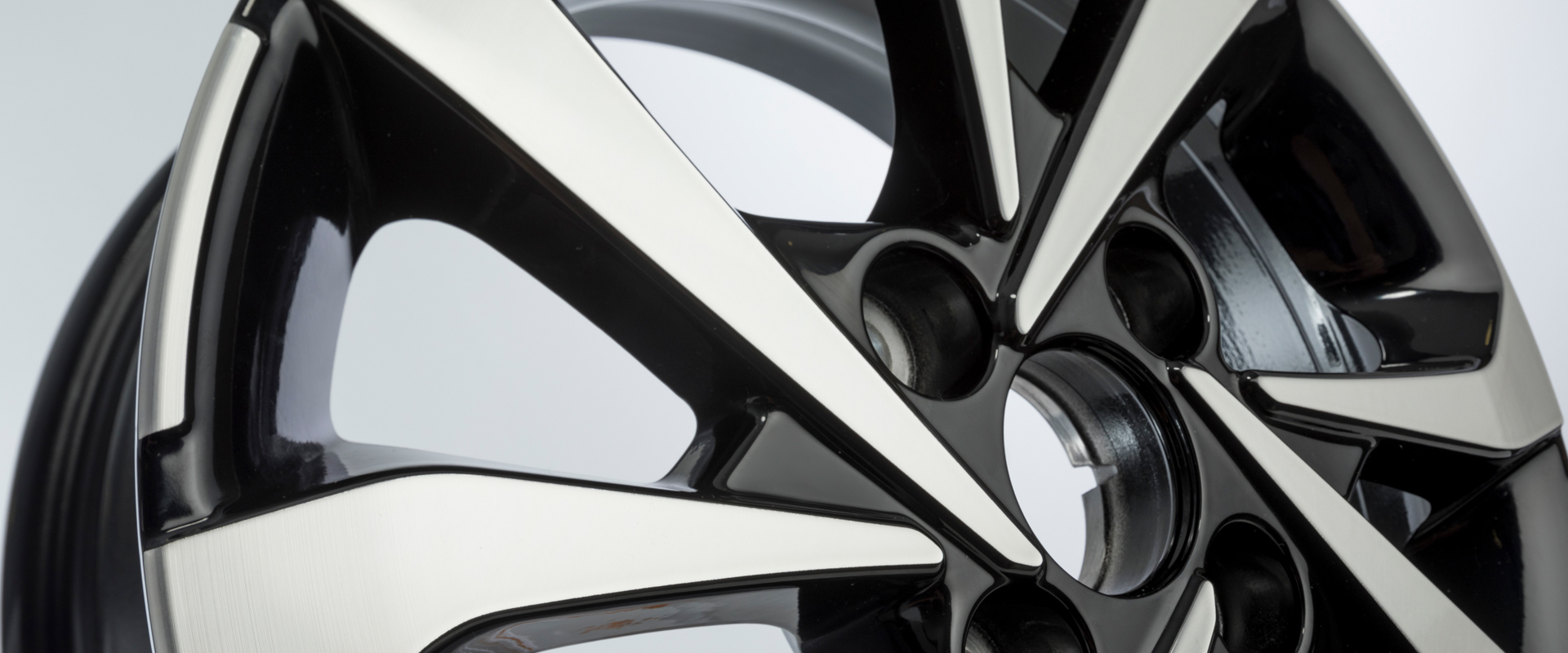 Image of ultra-low CO2 aluminum aluminum wheel