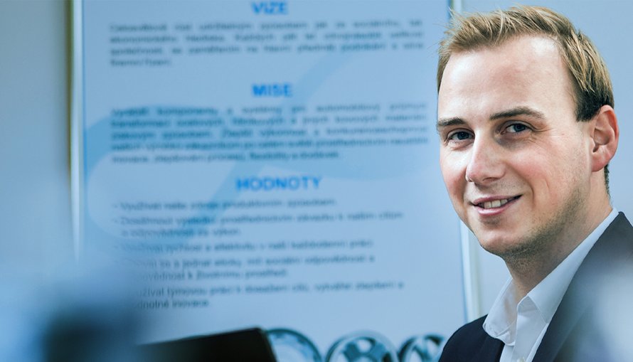 Portrait of a testimonial for Maxion.