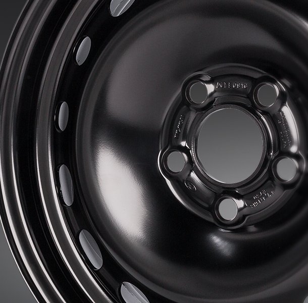 Maxion Light steel vehicle wheel in black and white